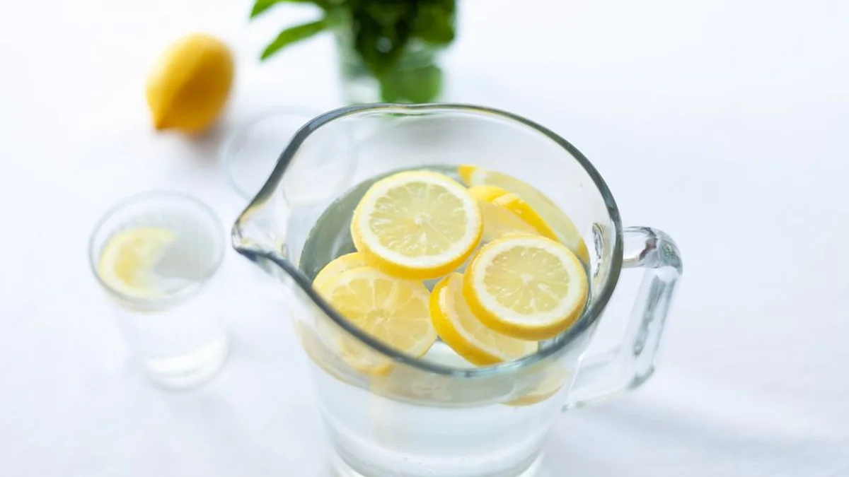 Peaches in lemonade – can it detect “chemistry”?